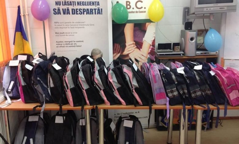 BRAȘOV. Ghiozdane pline pentru 61 de copii suferinzi de cancer sau leucemie 1 ghiozdane.jpg