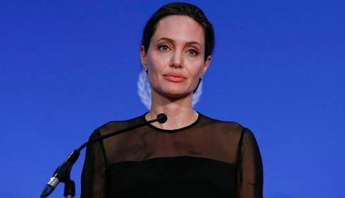 Angelina Jolie este în... AGONIE!!! 1 jolie_6.jpg
