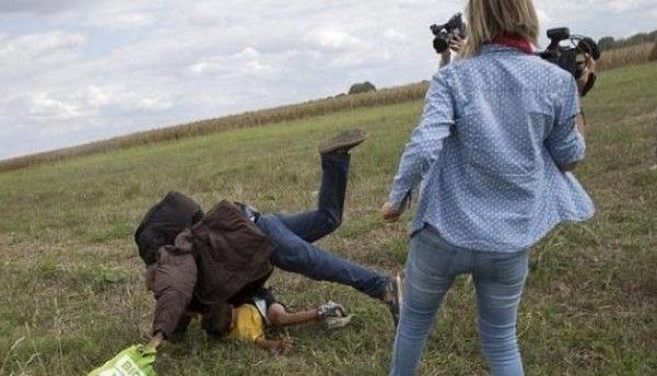 Jurnalista din Ungaria care a pus piedică unui imigrant a fost INCULPATĂ oficial 1 jp.jpg
