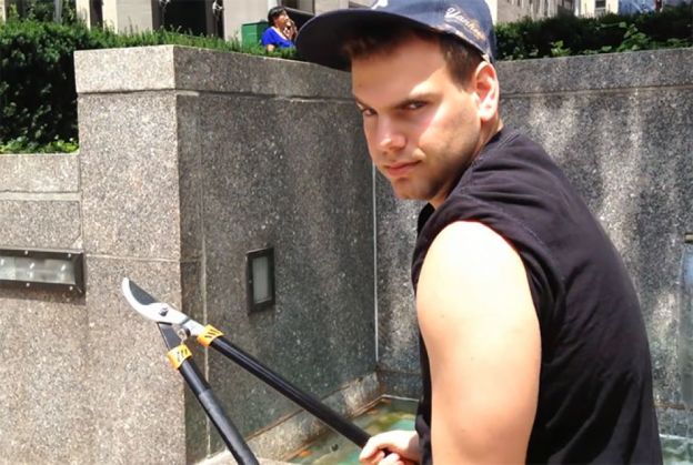 man-cuts-selfie-sticks-branch-cutter-buddy-bolton-5_220828.j