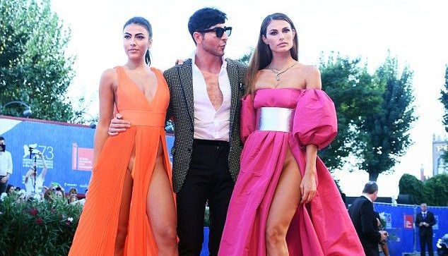 Cu zonele intime la vedere pe covorul roşu (FOTO) 1 modele_2.jpg