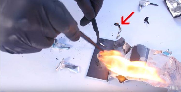 Cum și de ce explodează bateriile de pe Samsung Note 7 1 note7exploding-750x383.jpg