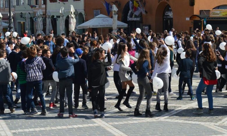 BRAŞOV. „Săptămâna prevenirii criminalităţii” a luat startul azi în Piaţa Sfatului 1 saptamana-prevenirii.jpg