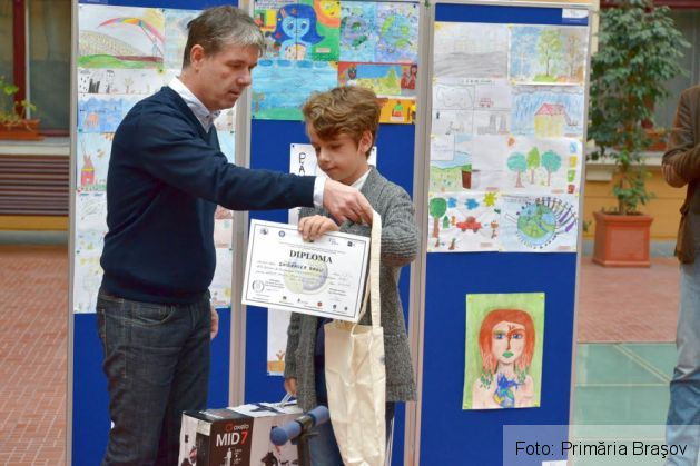 Opt elevi braşoveni, desemnaţi câştigători ai concursului „Desenez şi mă adaptez la schimbările climatice” 1 scripcaru copii 2_222538.jpg