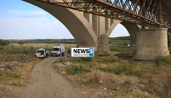 Un tânăr de 25 de ani s-a sinucis aruncându-se de pe un pod 1 sinuciderepod.jpg