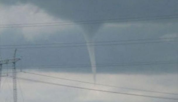 BRAȘOV. Tornadă la Dumbrăvița! (foto și video) 1 tornada_222369.jpeg