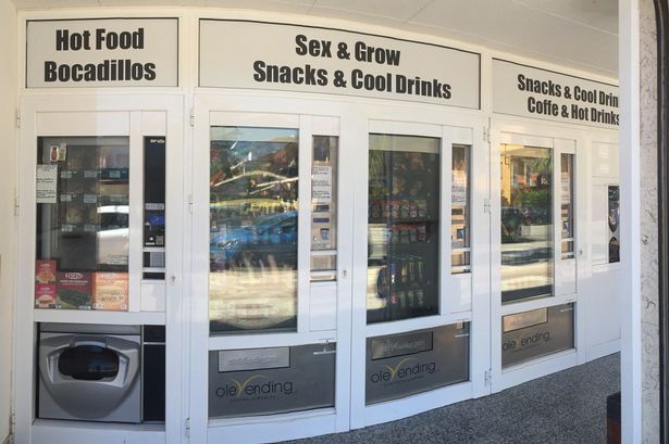 Vibratoare și alte jucării sexuale, de vânzare la automat 1 vending-machine-in-the-costa-brava.jpg