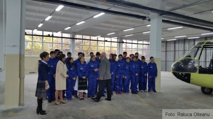 BRAŞOV. Tot mai mulţi elevi la clasele de aeronautică 1 20161026_113913_224184.jpg