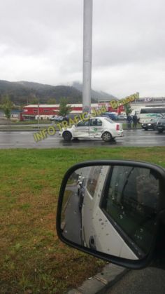 BRAŞOV. Taxi implicat într-un accident, în zona autogării din Bartolomeu (FOTO) 1 accident bartolomeu 2_223388.jpg