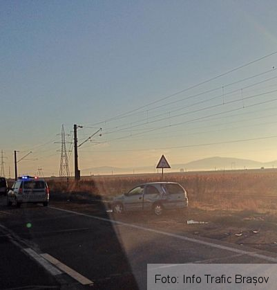 Update. BRAŞOV. Maşină lovită de o autoutilitară, după ce şoferiţa a încercat să întoarcă autoturismul 1 accident centura 4_223105.jpg