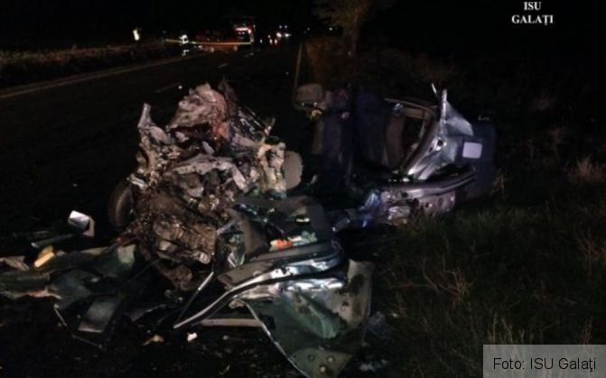 Trei morţi şi 11 răniţi, după un accident între un microbuz, două autoturisme şi un TIR (Galerie FOTO) 1 accident galati 2_224471.jpg