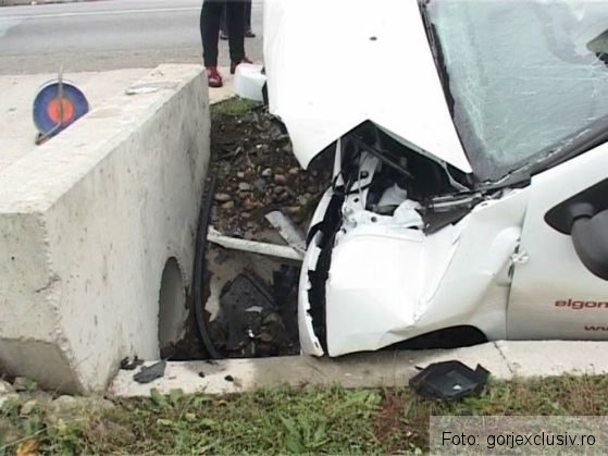 Şofer BRAŞOVEAN mort într-un accident rutier produs în judeţul Gorj (FOTO) 1 accident gorj_224458.jpg