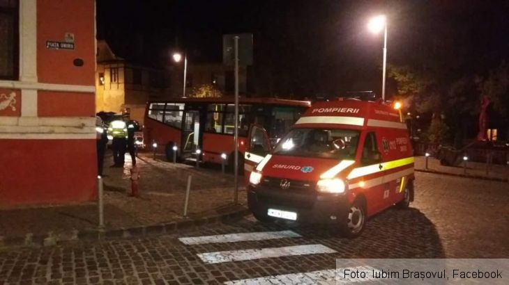BRAȘOV. Un pasager dintr-un autobuz RAT Brașov a fost rănit într-un incident produs în Piața Unirii (FOTO) 1 accident prund 3_224062.jpg