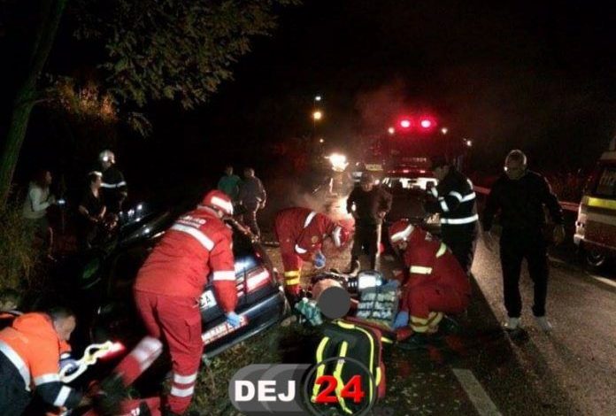 Un tânăr a murit, iar alţi patru au fost răniţi, după ce maşina în care se aflau s-a izbit de un cap de pod 1 accidentcluj_6.jpg