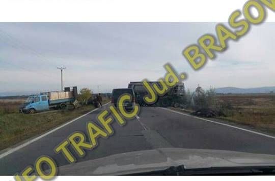 BRAȘOV. Accident pe DN11. Căruță lovită de TIR - FOTO 1 accidentdn11_2.jpg
