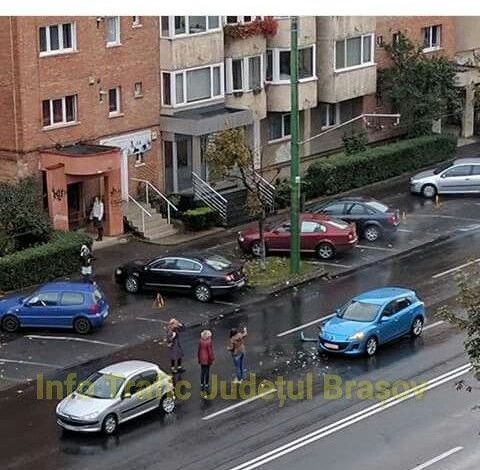 BRAŞOV. Tamponare pe strada Zizinului (FOTO) 1 accidentzizin_2.jpg