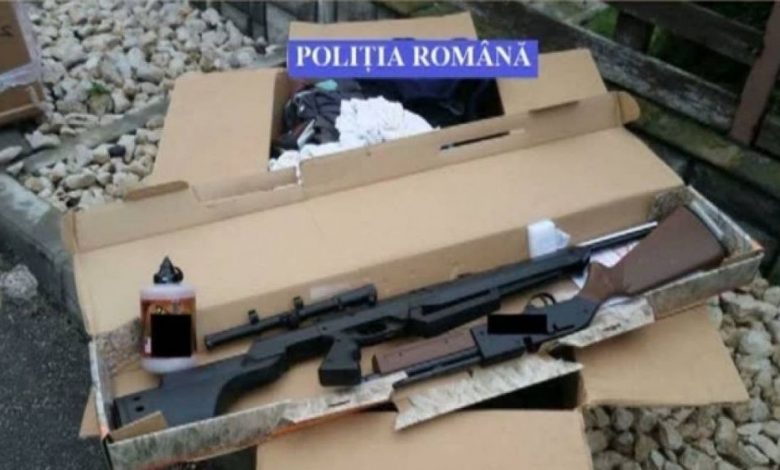 Un braşovean de 36 de ani este anchetat pentru contrabandă calificată cu arme 1 armebrasovean.jpg