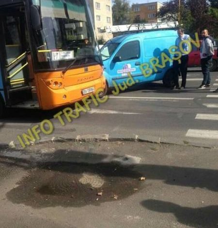 BRAŞOV. Autobuz RAT Bv implicat într-un accident cu două victime, pe Bulevardul Saturn (FOTO) 1 autobuzratbv2.jpg