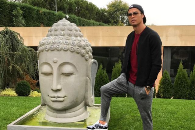 SCANDAL. Ronaldo i-a iritat pe budiști!!! 1 budha_2.jpg