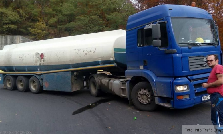 BRAŞOV. Atenţie! Un vehicul de mare tonaj s-a stricat pe Valea Bogăţii (FOTO) 1 cisternavaleabogatii.jpg