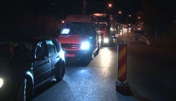 Continuă să se lucreze pe DN 1 Ploieşti - Braşov 1 coada_2.jpg