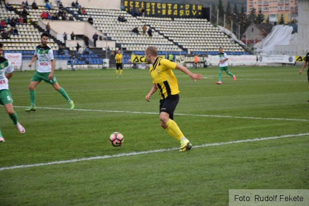 fotbalFCBrasovForestaSuceava01_223544.JPG