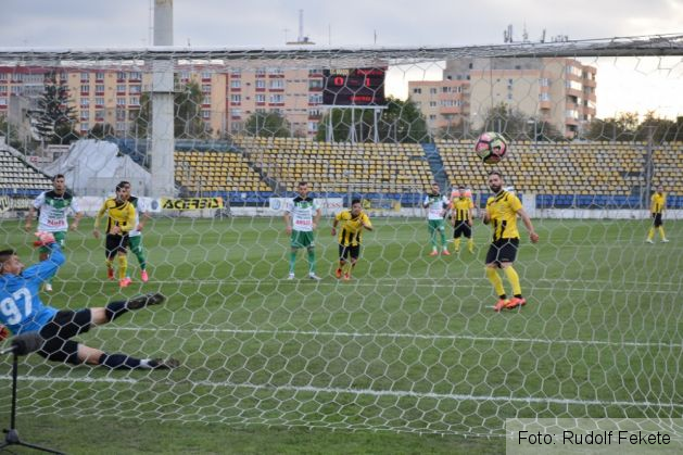 fotbalFCBrasovForestaSuceava03_223542.JPG