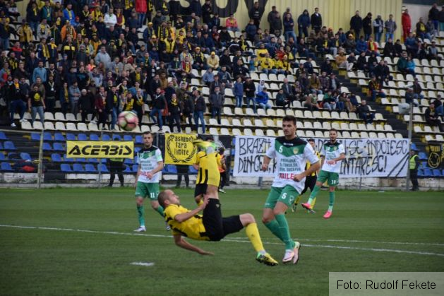 fotbalFCBrasovForestaSuceava12_223554.JPG