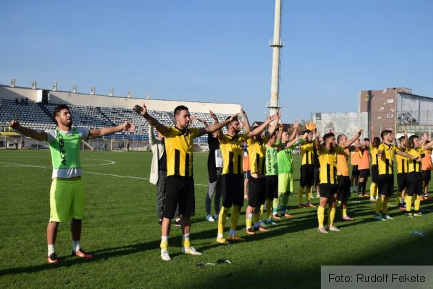 fotbalfcbrasovchindiatargoviste27_222831.JPG