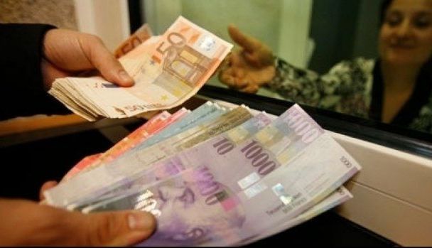 Cei care au credite în franci elveţieni mai au de aşteptat 1 franci_2.jpg