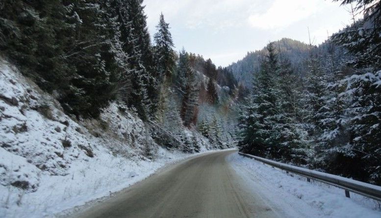Atenţie, şoferi! Se circulă în condiţii de iarnă în unele zone din ţară 1 iarnasosea_2.jpg