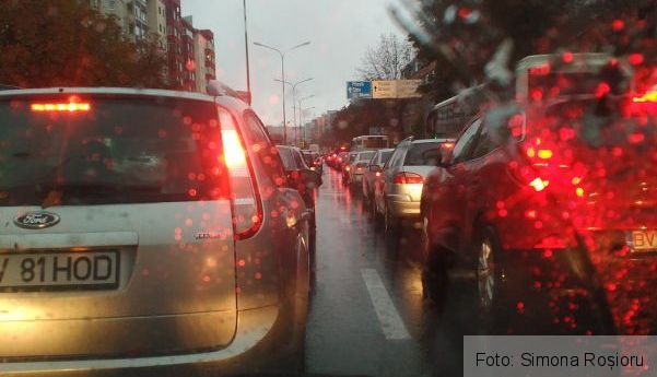 BRAŞOV. Strada Calea Bucureşti, BLOCATĂ (FOTO) 1 img-20161013-081050.jpg