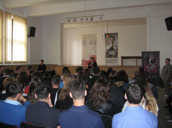 BRAŞOV. AFAFCI a lansat o nouă ediţie a proiectului „Liderii de mâine” 1 lideri1_222977.jpg