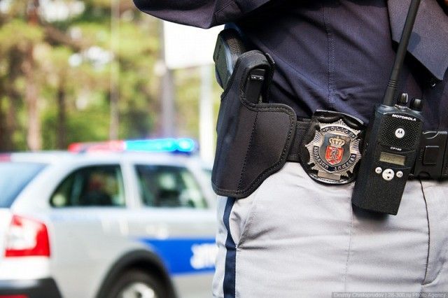 Un individ s-a aruncat în aer, în incinta unei televiziuni publice! 1 politiegeorgia.jpg