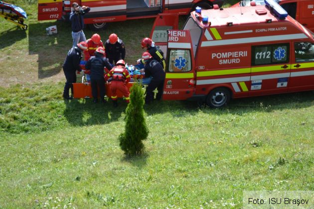 BRAȘOV. Motociclist inconștient, în stop cardio-respiator, găsit între Holbav și Paltin. UPDATE. Bărbatul a decedat 1 pompieri_SMURD_222585.jpg