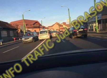 BRAȘOV. Tamponare pe strada Aurel Vlaicu (FOTO) 1 tamponareaurelvlaicu.jpg