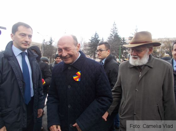 Basescu_multime_225502.JPG