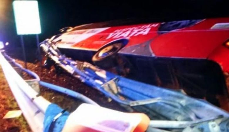 Un autocar plin cu români s-a răsturnat în Italia. Opt persoane au fost rănite 1 autocar_6.jpg