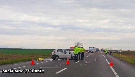 O persoană a murit, iar alte patru au fost rănite în urma coliziunii dintre două autovehicule 1 buzau_5.jpg