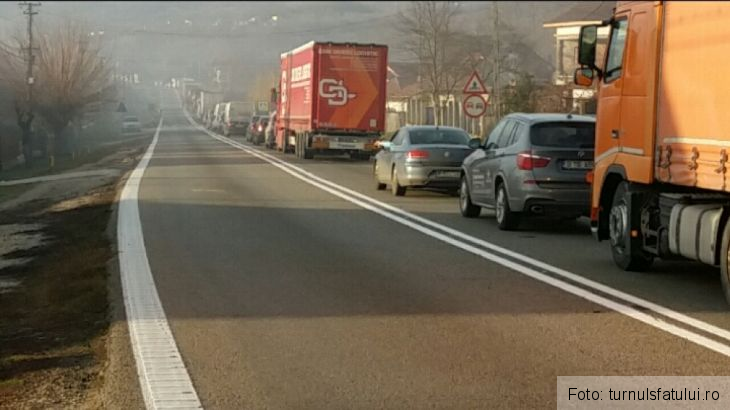 Au intrat în coliziune frontală cu un TIR! Două persoane au fost rănite grav (FOTO) 1 dn 7_226266.jpg