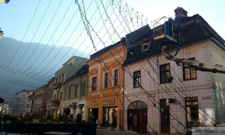 BRAȘOV. Strada Michael Weiss va avea tavan luminos pe aproape întreaga lungime, de sărbători 1 lumini sarbatori_225944.jpg