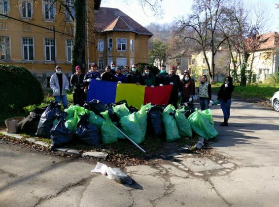 Update BRAȘOV. Voluntarii care au făcut curat la „Mârzescu” au un mesaj pentru autorități 1 marzescu1_224862.jpg