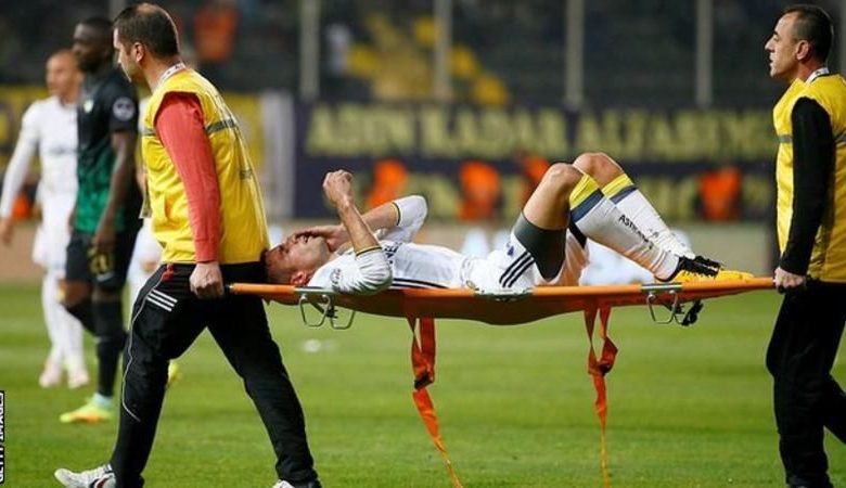 SPAIMĂ. La un pas de a-şi pierde un ochi!!! 1 persie.jpg
