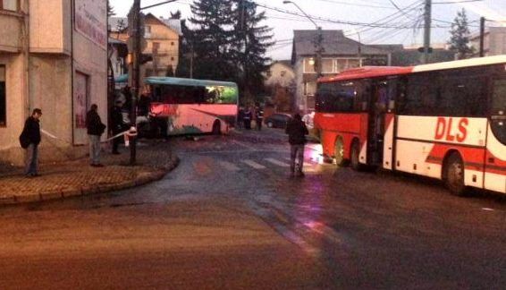 17 victime în urma coliziunii dintre două autobuze cu navetişti 1 pitesti.jpg