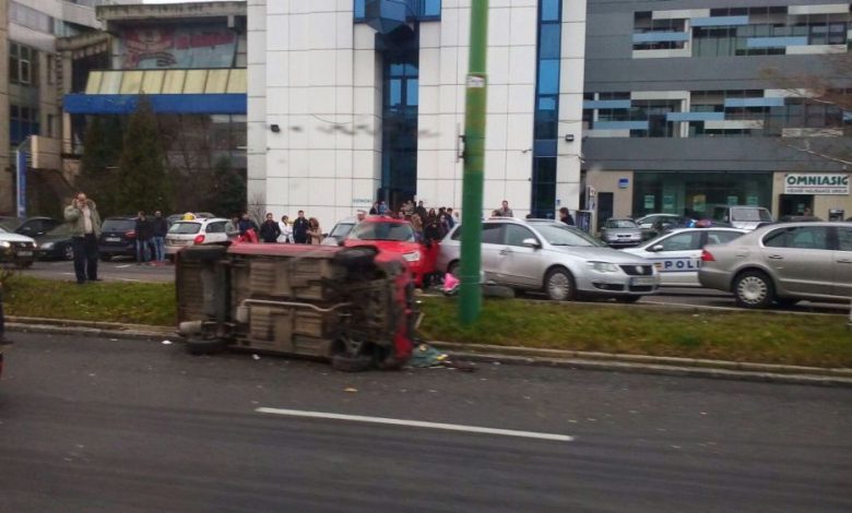 Braşov. Maşină răsturnată pe Bulevardul Mihail Kogălniceanu (FOTO) 1 primarie.jpg