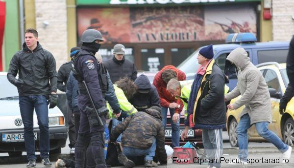 Suporter BRAȘOVEAN rănit grav la cap, în timpul încăierării dintre galerii! 1 suporterbatut.jpg