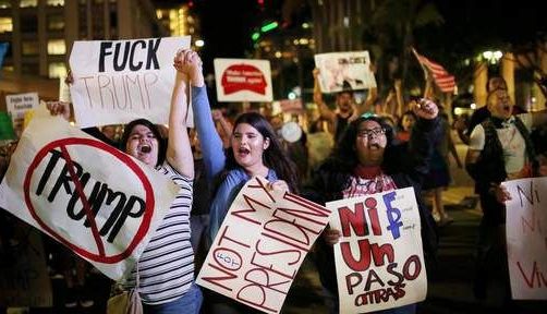 MANIFESTAŢII contra lui Trump pe întreg teritoriul SUA!!! 1 trump_12.jpg