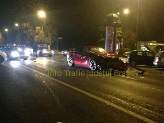 BRAȘOV. Accident rutier cu victime, în fața Hotelului Capitol (FOTO) 1 unnamed (1)_225571.jpg