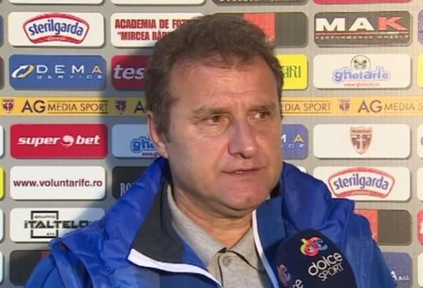 LIGA 1. El e antrenorul Chiajnei!!! Îşi „palpează” jucătorii!!!... 1 ursu.jpeg