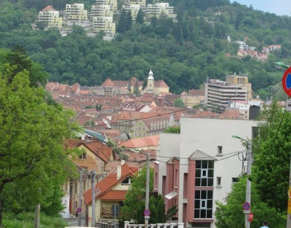 BRAŞOV. Posibilitatea ca în zona Warthe-Ştejeriş să se ridice şi clădiri cu 14 etaje i-a speriat pe unii braşoveni 1 warthe.jpg